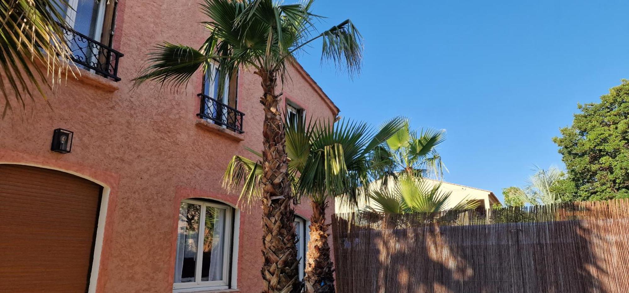 Apartment De A 700 Metres De La Plage, Totalement Independant Et Accessible Par Un Escalier Exterieur