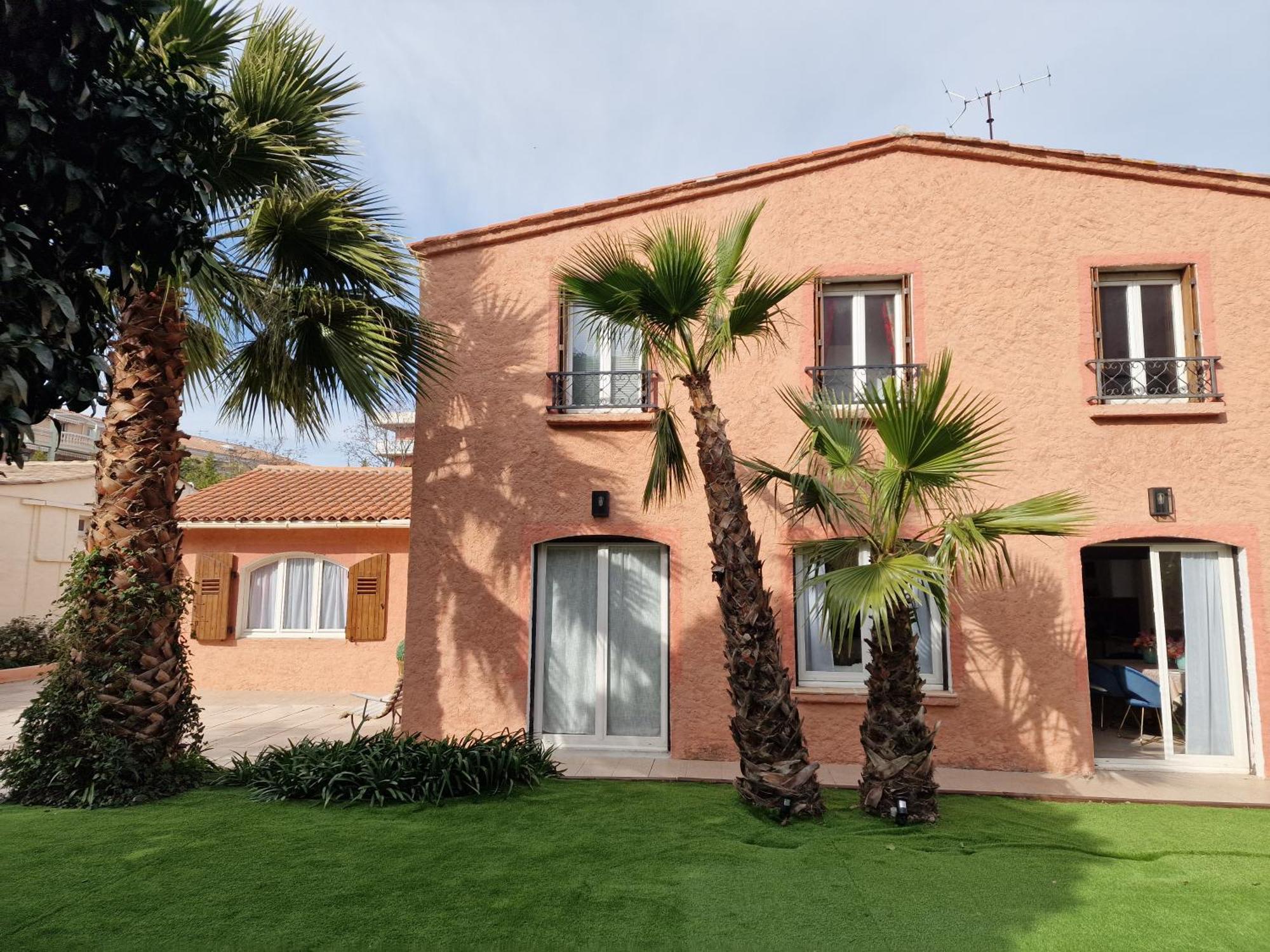 De A 700 Metres De La Plage, Totalement Independant Et Accessible Par Un Escalier Exterieur Apartment Sainte-Maxime