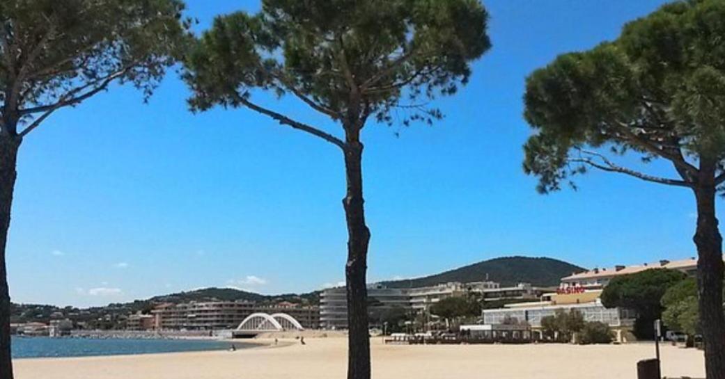 De A 700 Metres De La Plage, Totalement Independant Et Accessible Par Un Escalier Exterieur Apartment