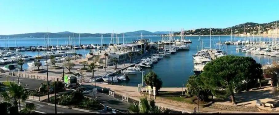De A 700 Metres De La Plage, Totalement Independant Et Accessible Par Un Escalier Exterieur *