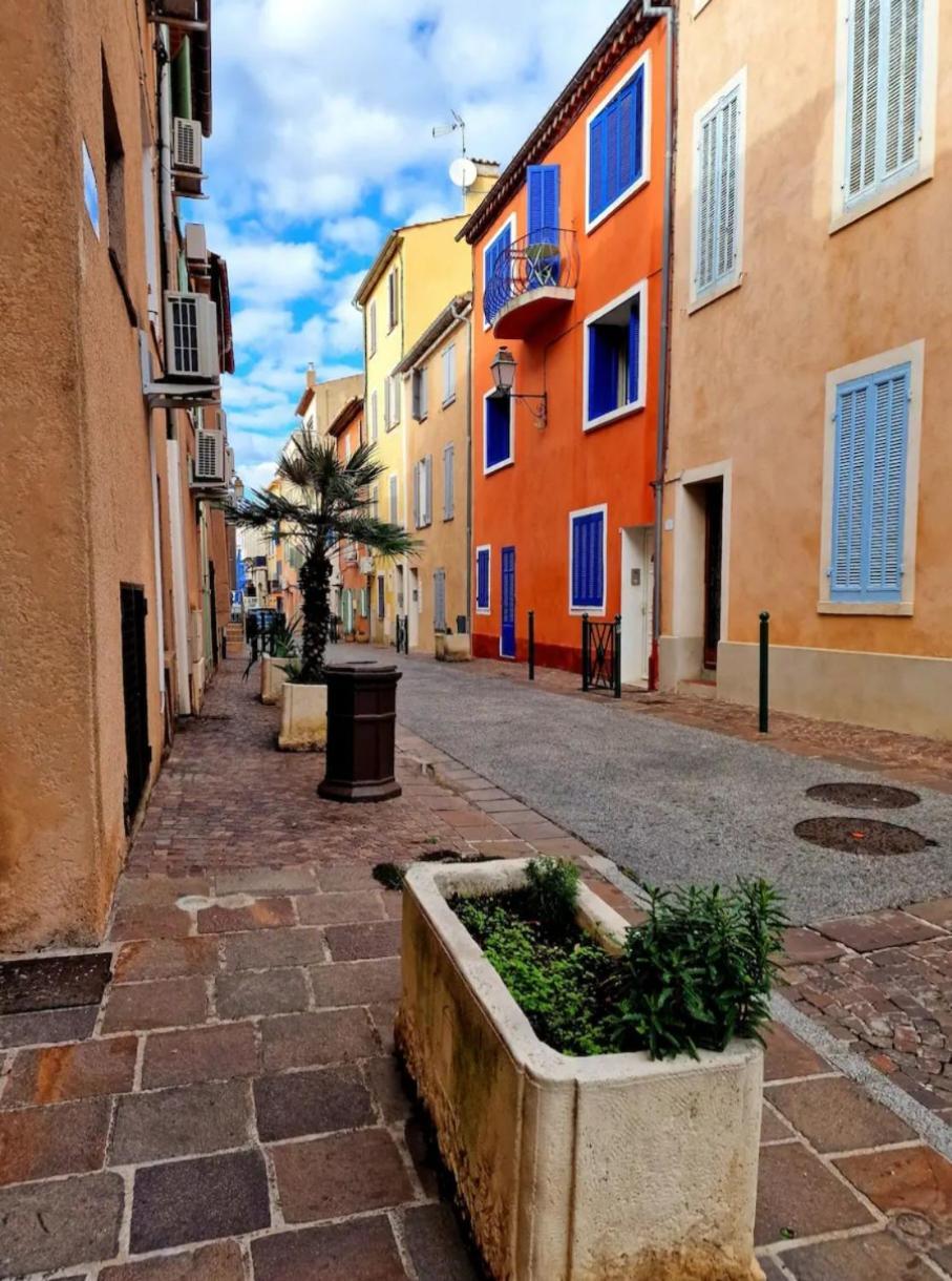 De A 700 Metres De La Plage, Totalement Independant Et Accessible Par Un Escalier Exterieur * Sainte-Maxime